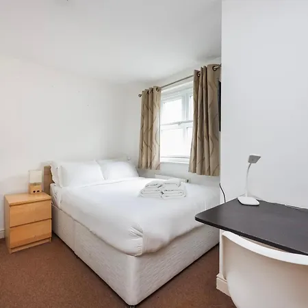 Vibrant Clapham Double Bedroom